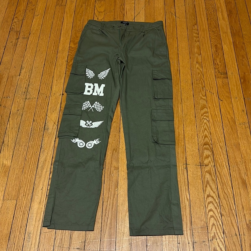 32 (M) olive green men cargo